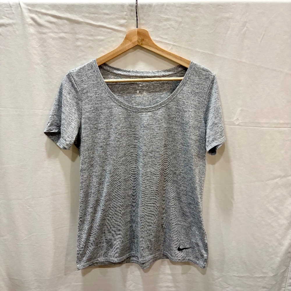 Nike Dri-Fit Scope Neck Short Sleeve – Gray / Medium